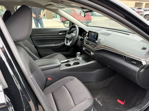 Used 2025 Nissan Altima 2.5 SV FWD image 21