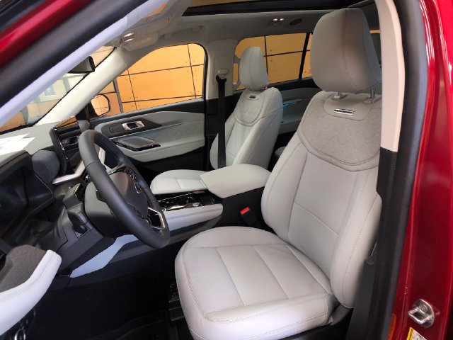 Used 2026 Ford Explorer Platinum w/ LUX Leather Package AWD/4WD image 10