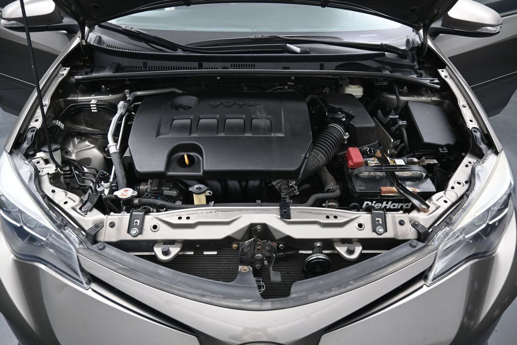 Used 2018 Toyota Corolla SE FWD image 33