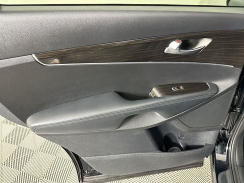 Used 2019 Kia Sorento L FWD image 24