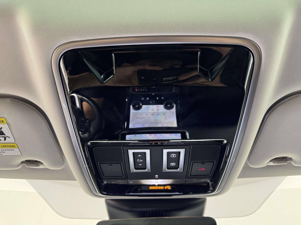 Used 2018 Land Rover Range Rover Velar S AWD/4WD image 24