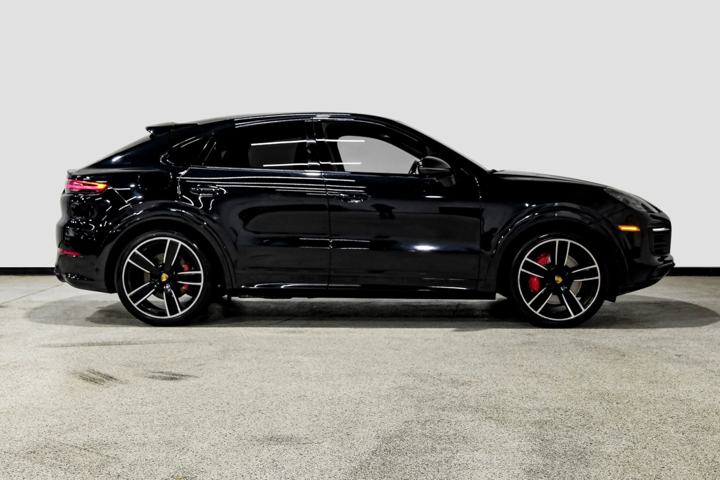 Used 2021 Porsche Cayenne GTS w/ Premium Package AWD/4WD image 5