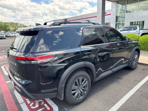 Used 2024 Nissan Pathfinder SV AWD/4WD image 4