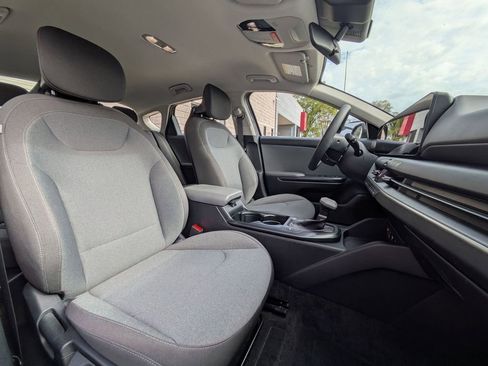 Used 2025 Kia K4 LXS image 29
