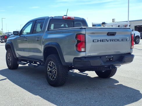 Used 2025 Chevrolet Colorado ZR2 w/ Technology Package AWD/4WD image 5