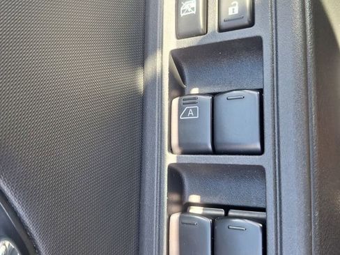 Used 2024 Nissan Frontier SV image 19