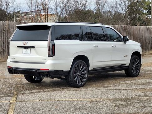 Used 2025 Cadillac Escalade ESV V image 4