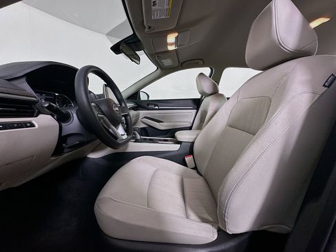 Used 2025 Nissan Altima 2.5 SV image 13