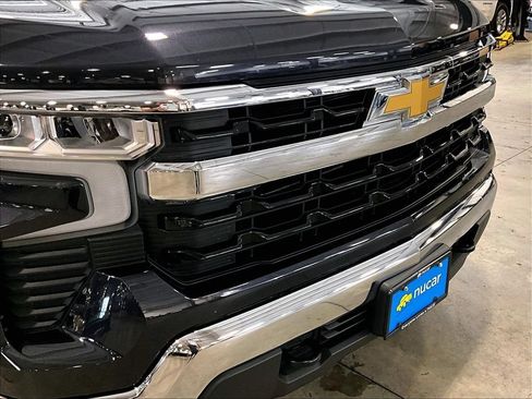Used 2022 Chevrolet Silverado 1500 LT AWD/4WD image 33