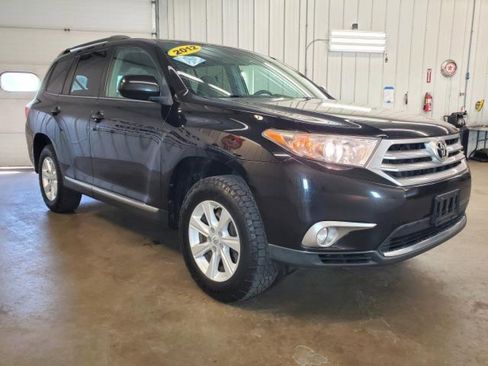 Used 2012 Toyota Highlander FWD w/ Tech Pkg image 2