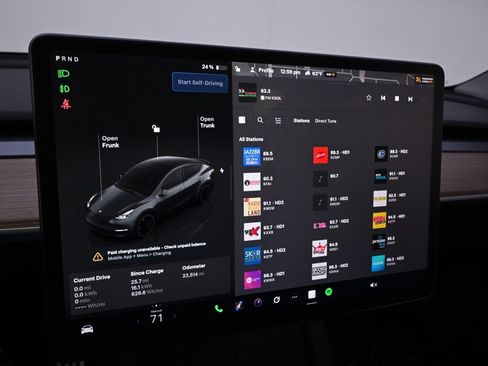 Used 2023 Tesla Model Y Performance image 27