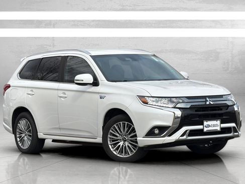 Used 2020 Mitsubishi Outlander SEL image 2