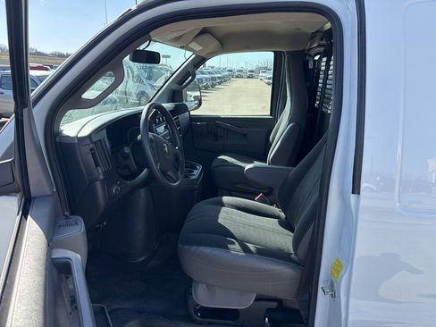 Used 2024 Chevrolet Express 2500 w/ Driver Convenience Package image 18
