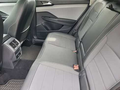 Used 2023 Volkswagen Taos SE w/ Panoramic Sunroof Package FWD image 27
