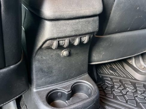 Used 2015 Jeep Wrangler Unlimited Rubicon w/ Connectivity Group AWD/4WD image 17