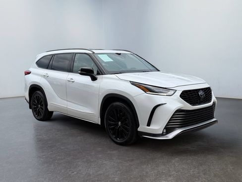 Used 2023 Toyota Highlander XSE AWD/4WD image 3