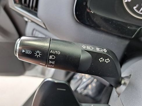 Used 2023 Nissan Pathfinder SV FWD image 12