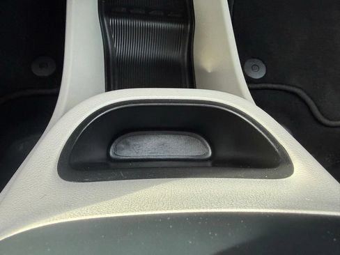 Used 2023 Chrysler Pacifica Touring-L FWD image 29