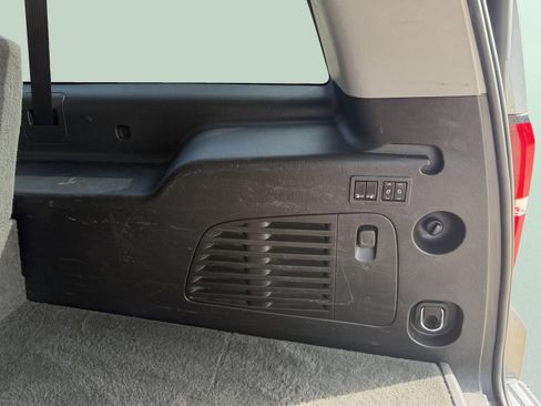 Used 2020 Chevrolet Suburban Premier image 32