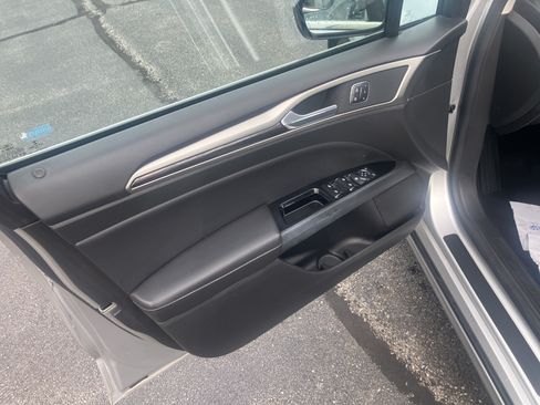 Used 2013 Ford Fusion SE FWD image 15