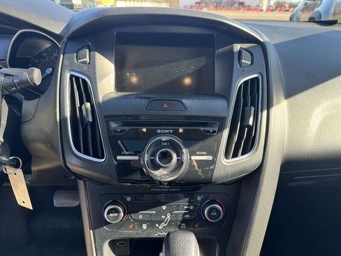 Used 2018 Ford Focus SEL w/ Cold Weather Package image 9