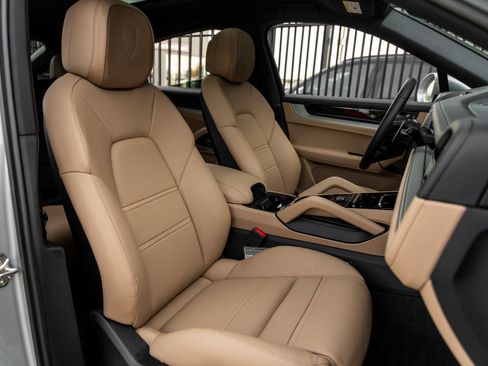 Certified 2026 Porsche Cayenne Coupe AWD/4WD image 42