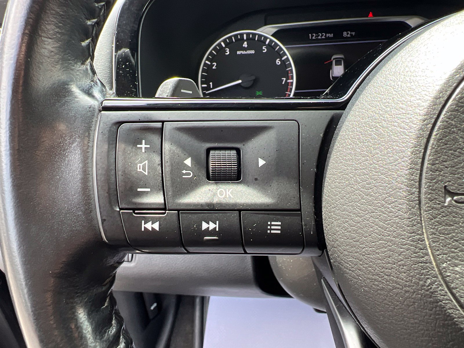Used 2022 Nissan Pathfinder SV AWD/4WD image 30