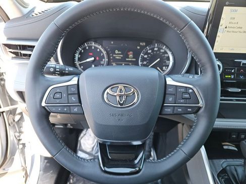 Used 2021 Toyota Highlander Platinum FWD image 14