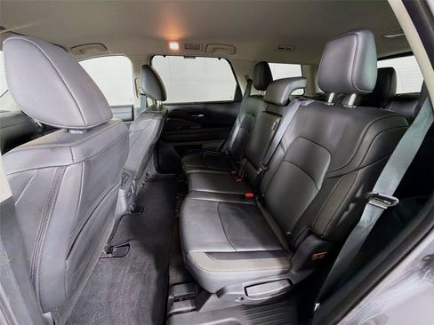 Used 2025 Nissan Pathfinder SL AWD/4WD image 21
