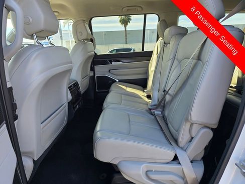 Certified 2024 Jeep Wagoneer L Series III w/ Flexible Seating Group image 23