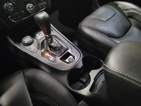 Used 2020 Jeep Cherokee Limited AWD/4WD image 26