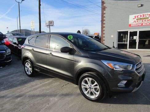 Used 2017 Ford Escape SE image 6