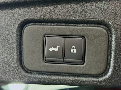 Certified 2025 Nissan Pathfinder Platinum AWD/4WD image 33