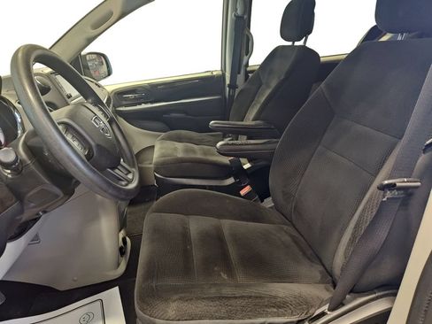 Used 2018 Dodge Grand Caravan SE FWD image 9