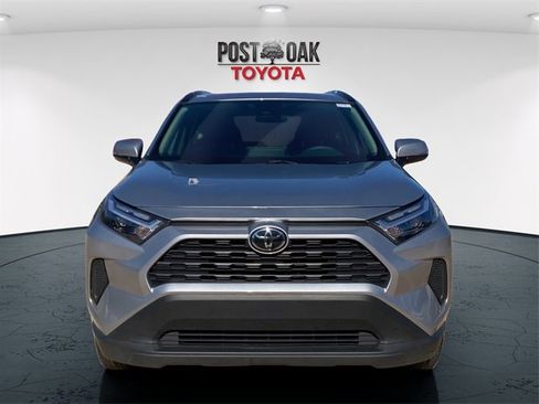 Used 2025 Toyota RAV4 XLE image 2