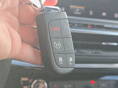 New 2026 Jeep Compass Latitude image 39