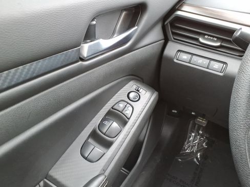 Used 2024 Nissan Altima 2.5 SV FWD image 21