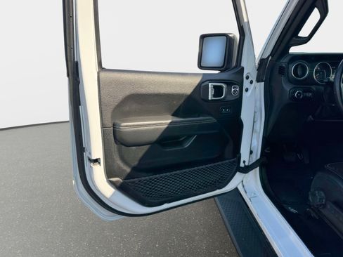 Used 2021 Jeep Wrangler Unlimited Sahara w/ Dual Top Group AWD/4WD image 20