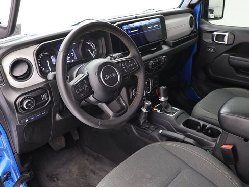 Used 2024 Jeep Wrangler Unlimited image 14