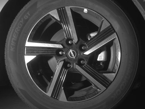 Used 2025 Nissan Sentra SV FWD image 13
