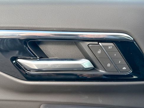 New 2026 Chevrolet Suburban High Country image 32