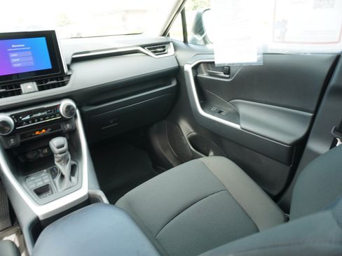 Used 2025 Toyota RAV4 LE AWD/4WD image 14