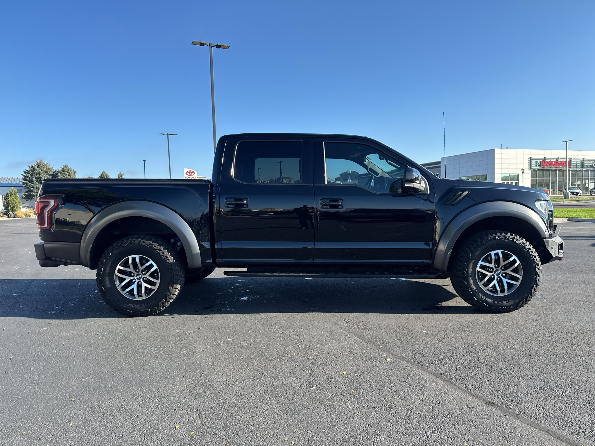 Used 2018 Ford F150 Raptor w/ Equipment Group 802A Luxury AWD/4WD image 2