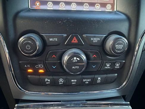 Used 2020 Jeep Grand Cherokee Laredo AWD/4WD image 15