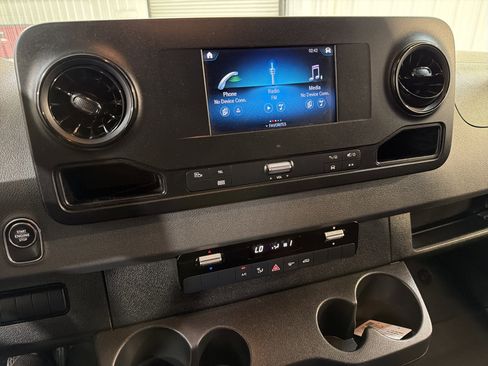 Used 2020 Mercedes-Benz Sprinter 144 Cargo image 19