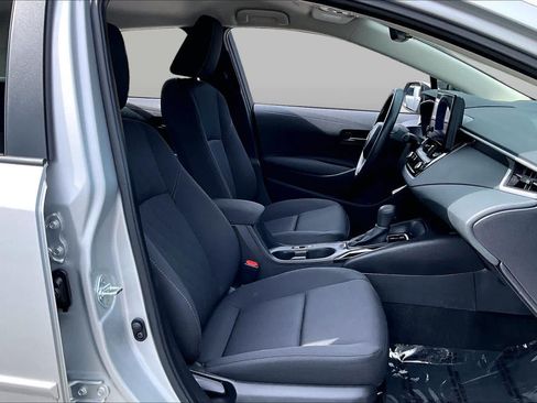 Used 2025 Toyota Corolla LE w/ LE Premium Package FWD image 9