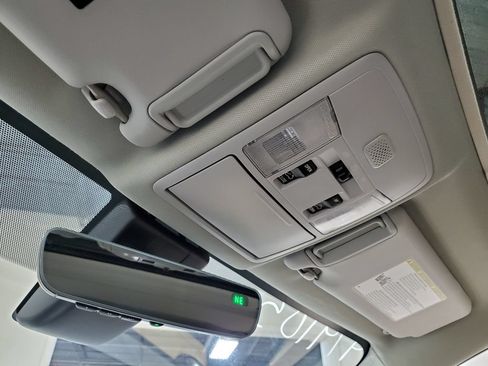 Used 2018 Toyota RAV4 Limited FWD image 37