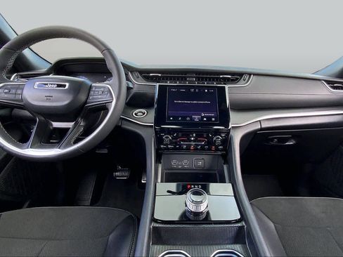 Used 2025 Jeep Grand Cherokee L Altitude AWD/4WD image 15