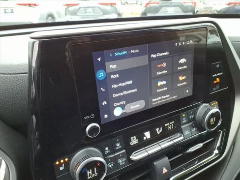 Certified 2023 Toyota Highlander XLE image 15