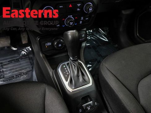 Used 2023 Jeep Renegade Latitude image 13